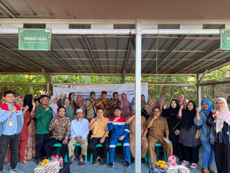 EDUKASI: Pertamina Patra Niaga Regional Jawa Bagian Barat melalui Fuel Terminal (FT) Cikampek telah menggelar kegiatan pelatihan budidaya bayam pada Selasa (13/8) bagi kelompok wanita tani di Desa Pasirtanjung, Karawang.