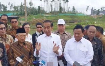 Prabowo Subianto bersama para menteri Kabinet Indonesia Maju (KIM) saat mendampingi Presiden Joko Widodo dan Wakil Presiden Ma'ruf Amin dalam sesi konferensi pers di IKN, Penajam Paser Utara, Kalimantan Timur, Senin (12/8/2024). (ANTARA/Andi Firdaus).