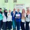 FOTO BERSAMA : Mahasiswa Teknik Informatika dari Universitas Muhammadiyah Sukabumi, saat memperlihatkan aplikasi perpustakaan berbasis website yang telah mereka ciptakan yang akan digunakan di SDN Rawasalak Kota Sukabumi, Rabu (31/7/2024).