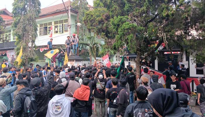 Aliansi Mahasiswa Sukabumi Bergerak