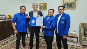 DPP PAN Serahkan B1-KWK untuk Pasangan AYEUNA Ayep-Bobby