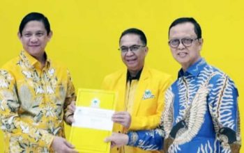 DPP Partai Golkar menyerahkan SK