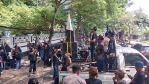 Ratusan Warga  Kampung Wisata Citepus Sukabumi Geruduk Gedung Pendopo Palabuhanratu, Ini Yang Dituntutnya