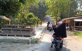 Dinas PU Kabupaten Sukabumi Bentonisasi Jalan Sudirman