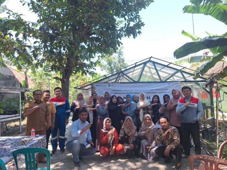 EDUKASI: Pertamina Patra Niaga Regional Jawa Bagian Barat melalui Fuel Terminal (FT) Cikampek telah menggelar kegiatan pelatihan budidaya bayam pada Selasa (13/8) bagi kelompok wanita tani di Desa Pasirtanjung, Karawang.