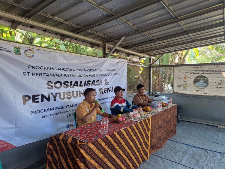 CSR: Selain menggelar pelatihan budidaya bayam pada Selasa (13/8) bagi kelompok wanita tani di Desa Pasirtanjung, Karawang, meresmikan usaha air Reverse Osmosis (RO) yang selaras dengan PAMSIMAS (Program Penyediaan Air Minum dan Sanitasi berbasis Masyarakat) dan Program DKM (Dewan Kemakmuran Masjid) Al-Mujahidin.