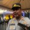 DIWAWANCARAI : Kapolsek Cibadak, Resor Sulabumi, Kompol I Djubaedi saat diwawancarai Radar Sukabumi, terkait perkembangan penemuan mayat di pintu air PLTA. (FOTO : DENDI/RADAR SUKABUMI)