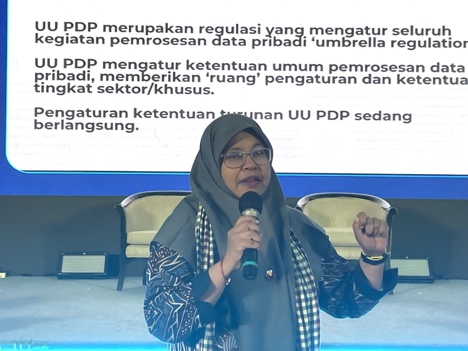 Ketua Umum Aliansi Jurnalis Independen (AJI) Nany Afrida dalam Sosialisasi UU PDP terkait rangkaian Indonesia Digital Conference (IDC) 2024 yang digelar Asosiasi Media Siber Indonesia (AMSI) di Jakarta, Kamis (29/8/2024).