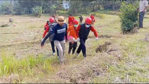 Ratusan Warga Nyalindung Berhamburan Usai Dengar Sirine