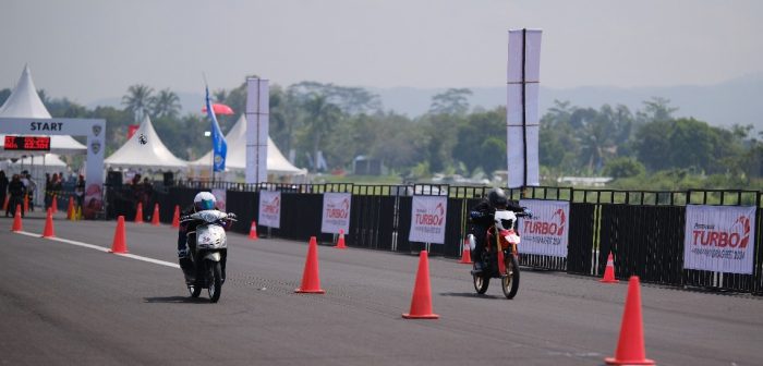 MEMBLUDAK: Pertamax Turbo Drag Fest merupakan salah satu bentuk komitmen Pertamina dalam memajukan dunia otomotif tanah air.