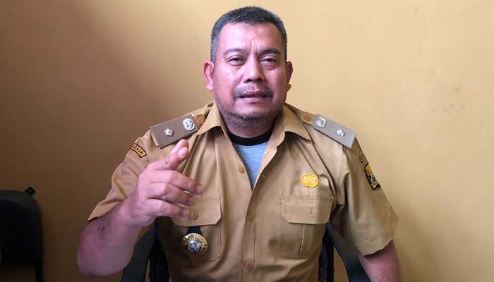 Kepala Desa Padabeunghar, Ence Rohendi