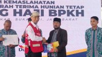 Tertibkan Adminduk, Disdukcapil Kabupaten Sukabumi Bagikan Ratusan Lembar KK dan KTP-el di Kampung Haji BPKH Nyalindung