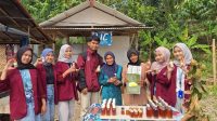 Mahasiswa KKN Universitas Nusa Putra Sukabumi dan Warga Desa Wangunsari Berkolaborasi Tingkatkan UMKM Lokal
