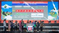 Nasabah bank bjb Memenangkan Hadiah Ratusan Juta Rupiah pada Undian Simpeda di Kota Pontianak