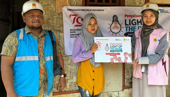 PLN Sukabumi Beri Bantuan Penyambungan Listrik Gratis