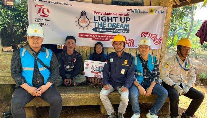 PLN Sukabumi Beri Bantuan Penyambungan Listrik Gratis