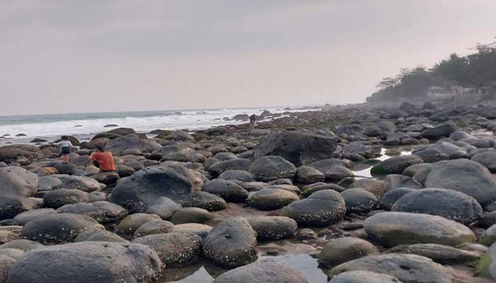 Pantai-Kamboja-Cikakak-Sukabumi