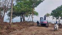 Kepala DPMPTSP Kabupaten Sukabumi Soroti Aktivitas Pengerukan Batu di Sempadan Pantai Cikakak