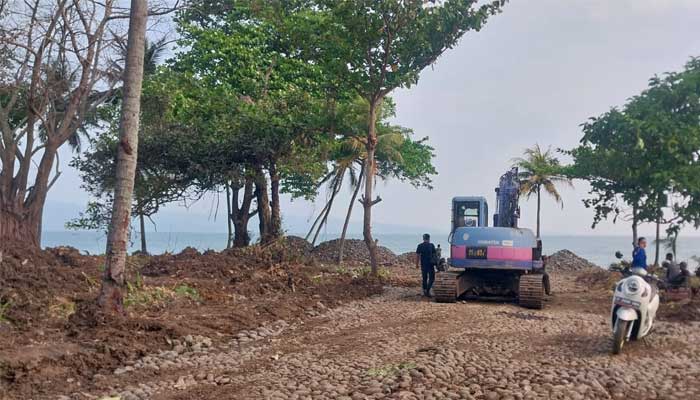 Pengerukan Batu di Sempadan Pantai Cikakak