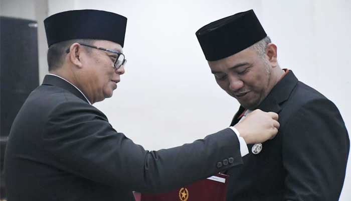 Penjabat Wali Kota Sukabumi Berikan Penghargaan