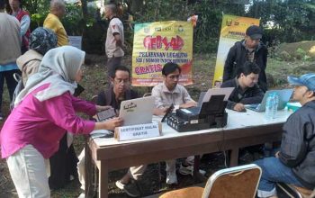Petugas DKUKM Kabupaten Sukabumi
