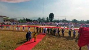 SMK Nuurul Bayan Kalapanunggal Sukabumi Kirab Sang Merah Putih Sepanjang 250 Meter