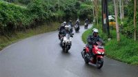 Bahaya Jika Merokok Sambil Berkendara Sepeda Motor