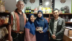 Pendampingan Labeling Berbahasa Inggris pada Kemasan Produk Mochi Kaswari Bakat Jaya di Ranting Selabatu Cabang Cikole Kota Sukabumi