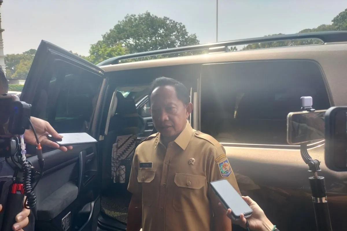 Mendagri Tito Karnavian di kantor Menko Polhukam RI, Jakarta Pusat, Selasa (6/8/2024). (ANTARA/Walda Marison)