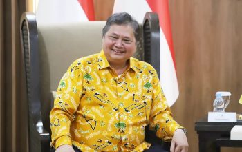 Menteri Koordinator Bidang Perekonomian Airlangga Hartarto membenarkan bahwa dirinya mengundurkan diri dari jabatan Ketua Umum Partai Golkar. (DERY RIDWANSAH/ JAWAPOS.COM)