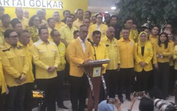 Plt Ketua Umum Partai Golkar Agus Gumiwang di kantor DPP Partai Golkar, Selasa (13/8/2024) (Walda Marison)