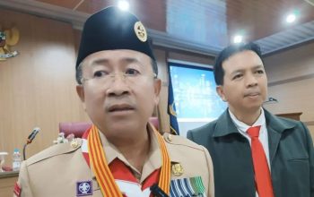 Bupati Kabupaten Cianjur, Jawa Barat Herman Suherman didampingi Kepala Dinas PUTR Cianjur, Eri Rihandiar.(ANTARA/Ahmad Fikri). (Ahmad Fikri)