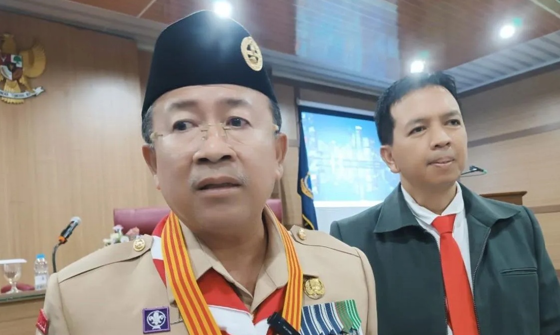 Bupati Kabupaten Cianjur, Jawa Barat Herman Suherman didampingi Kepala Dinas PUTR Cianjur, Eri Rihandiar.(ANTARA/Ahmad Fikri). (Ahmad Fikri)