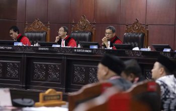 ILUSTRASI: Mahkamah Konstitusi (MK) mengabulkan seluruh permohon perkara nomor 69/PUU-XXII/2024 yang diajukan dua mahasiswa Universitas Indonesia (UI). (Dok JawaPos.com)