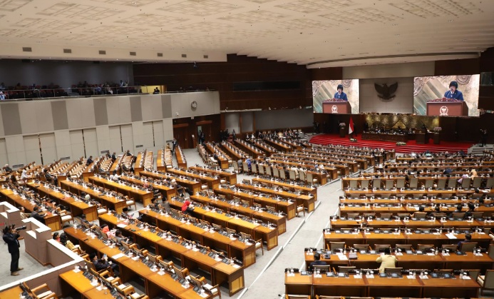 Rapat paripurna ke-21 Masa Persidangan V Tahun Sidang 2023-2024 di Gedung Nusantara II, kompleks Parlemen. Senayan, Selasa (9/7/2024). (DERY RIDWANSAH/JAWAPOS.COM)