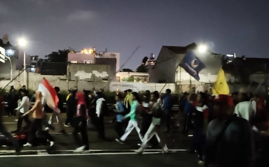 Menjelang Malam, Rombongan Siswa STM Mendatangi depan Gedung DPR-Tangkapan layar-