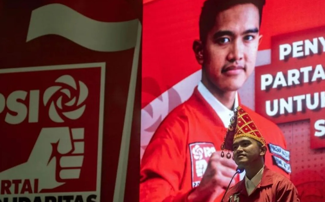 Ketua Umum Partai Solidaritas Indonesia (PSI) Kaesang Pangarep berpidato usai menyerahkan surat rekomendasi kepada sejumlah bakal pasangan calon kepala daerah se-Sulteng di Palu, Sulawesi Tengah, Senin (12/8/2024).