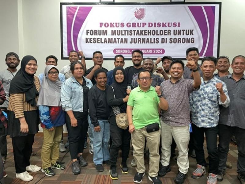 Komite Keselamatan Jurnalis (KKJ) mengecam praktik kekerasan sistematis yang dilakukan kepada Jurnalis saat peliputan aksi Penolakan Revisi Undang-Undang Pemilihan