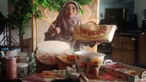 Usaha Decoupage di Sukabumi yang Menginspirasi: Perjalanan Yani Warliani dari Hobi Menjadi Bisnis Sukses