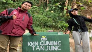 Warga Gunung Tanjung Sukabumi dan Mahasiswa Nusa Putra Dirikan Bank Sampah