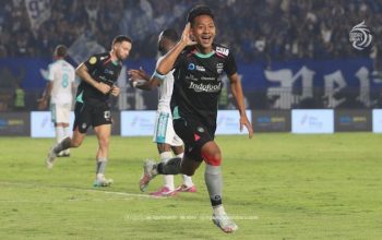Beckham Putra mencetak gol pada laga Persib Bandung vs PSBS Biak di BRI Liga 1 2024/2025 (c) PT LIB
