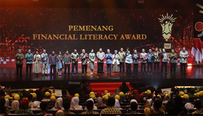 bjb Raih Duah Dua Penghargaan Financial Literacy Award dari OJK