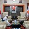 SILATURAHMI : Sekum MUI Kabupaten Sukabumi, KH. Ujang Hamdun saat silaturahmi dengan Presiden PKS H. Ahmad Syaikhu di kantor DPP PKS, tepatnya di Jalan TB Simatupang, Nomor 82, Jakarta Selatan, pada beberapa waktu lalu.(FOTO : UNTUK RADAR SUKABUMI)