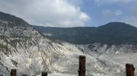 Catat, Wisatawan Dilarang Masuki Jalur Pendakian Gunung Tangkuban Perahu