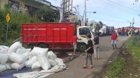 Truk Muatan Pupuk Kandang di Nyalindung Terjungkal