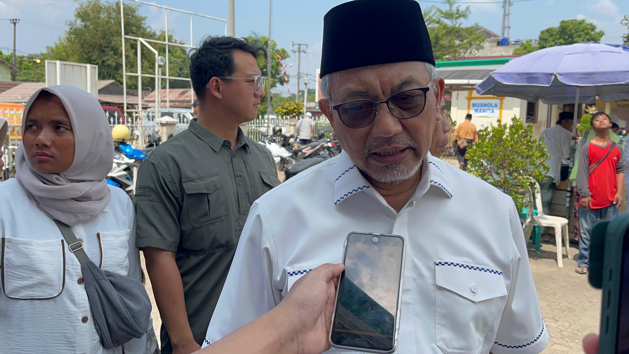 alon Gubernur Jawa Barat nomor urut 3, Ahmad Syaikhu menyatakan, akan memberikan beasiswa kepada anak-anak dari keluarga para petani.
