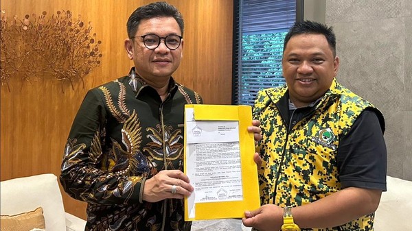 Politisi Partai Golkar Kabupaten Sukabumi Budi Azhar Mutawali ditunjuk Dewan Pimpinan Pusat (DPP) Partai Golkar sebagai Ketua DPRD Kabupaten Sukabumi periode 2024-2029.