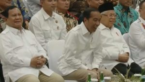 Momen Jokowi Tersenyum dan Tertawa Lepas Saat Hadiri Apel Akbar Kader Gerindra