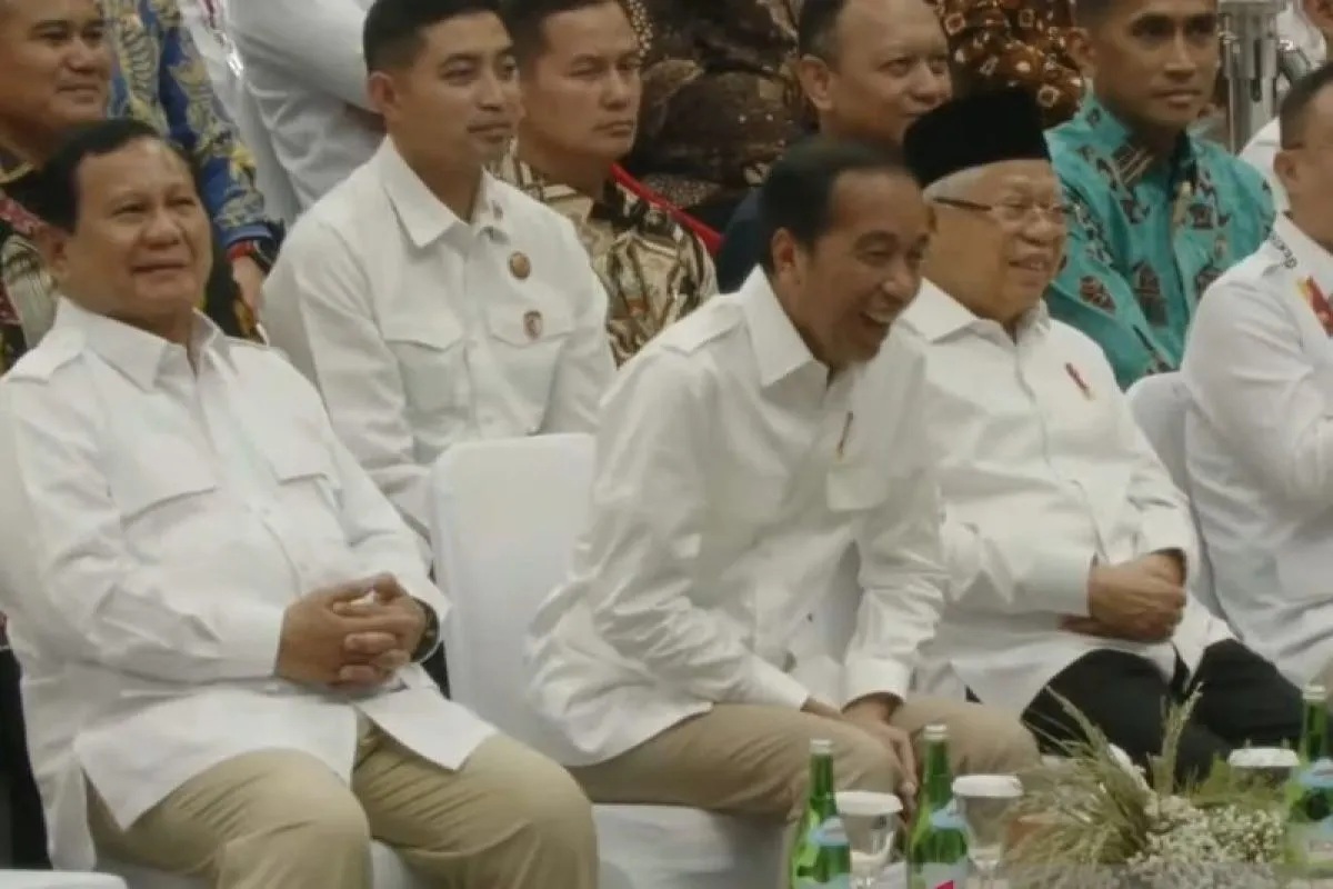 Presiden RI Joko Widodo (Jokowi) tampak beberapa kali tersenyum hingga tertawa lepas saat menghadiri Apel Akbar Kader Partai Gerindra di Indonesia Arena, Gelora Bung Karno