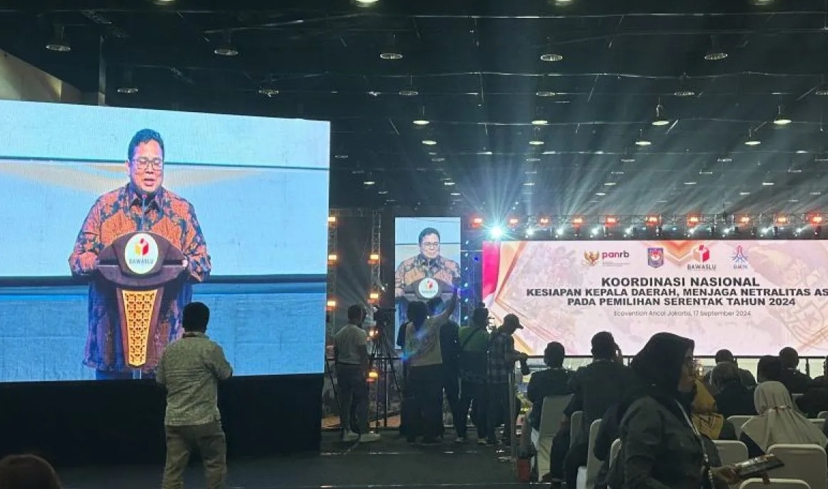 Ketua Bawaslu RI Rahmat Bagja saat memberikan sambutan dalam "Rapat Koordinasi Nasional Kesiapan Kepala Daerah Menjaga Netralitas ASN pada Pemilihan Serentak 2024" di kawasan Ancol, Jakarta, Selasa (17/9/2024). (Rio Feisal)